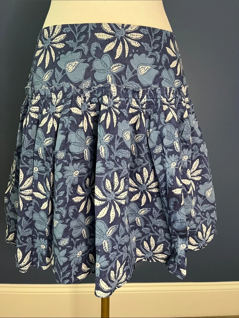 Banana Republic Tiered Navy & Creamy White Floral Mini Skirt smocked panel lined